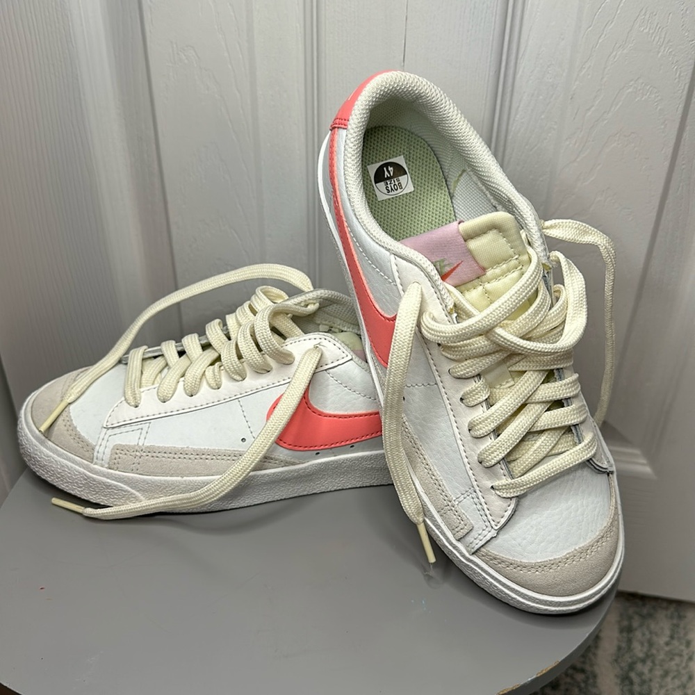Nike kids blazer low.  Youth size 4.  New.